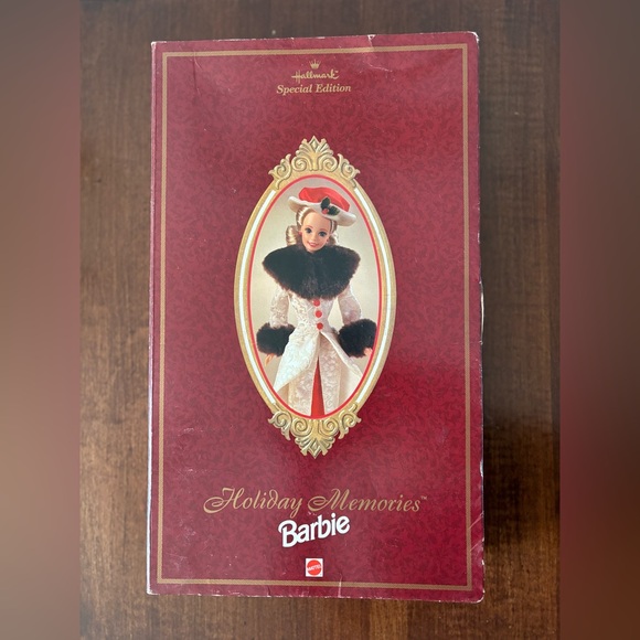 Victorian Christmas Holiday Barbie,  Hallmark Memories Barbie, Mattel 1995 - Picture 5 of 7